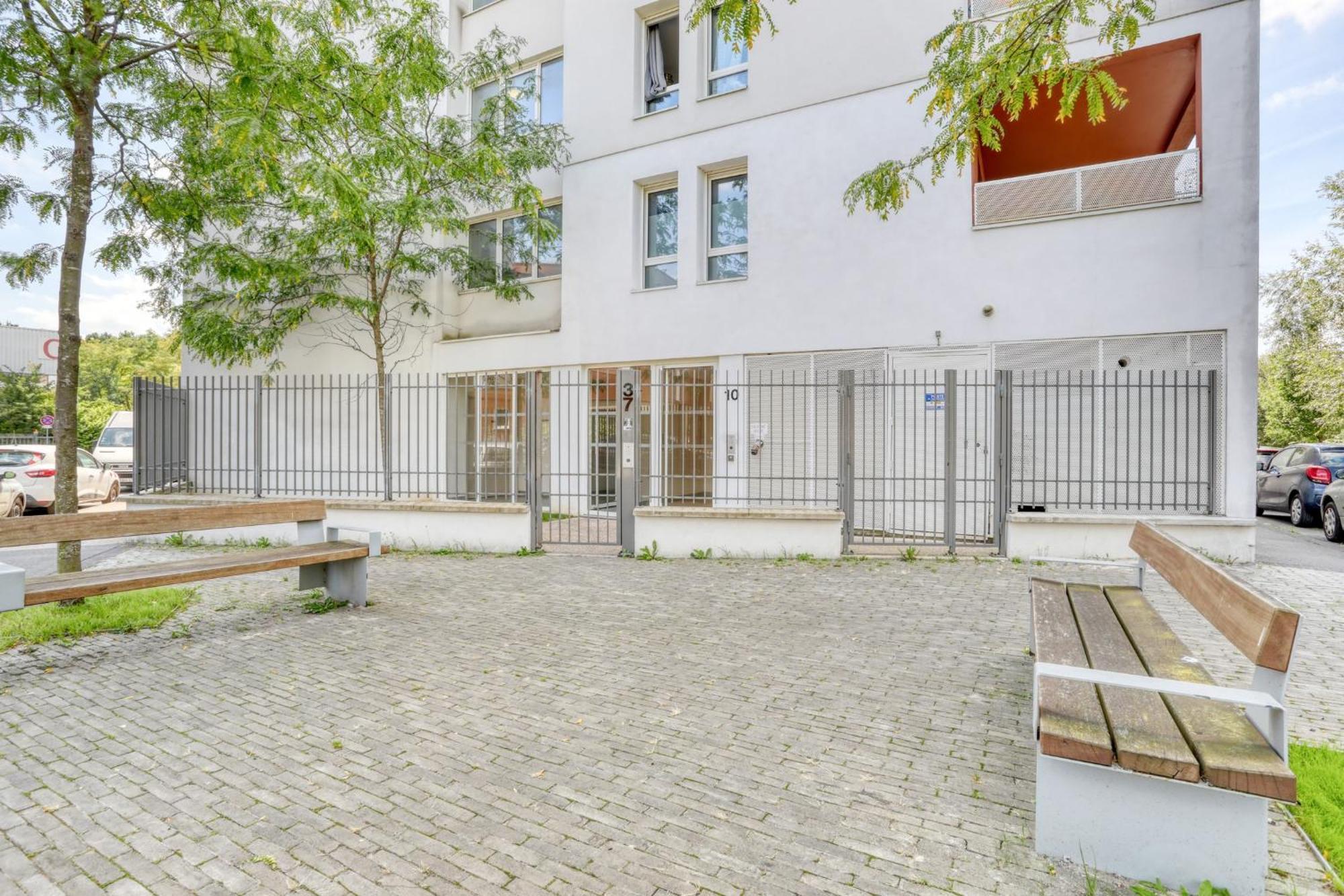 "Le Serenity ", Appartement Spacieux ,Balcon, Parking Prive Gratuit, Netflix, Proche Cdg Et Stade De France Stains Dış mekan fotoğraf